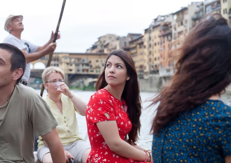 Florence Traditional Gondola Guided Boat Tour on the Arno River - What the 45-minute route reveals