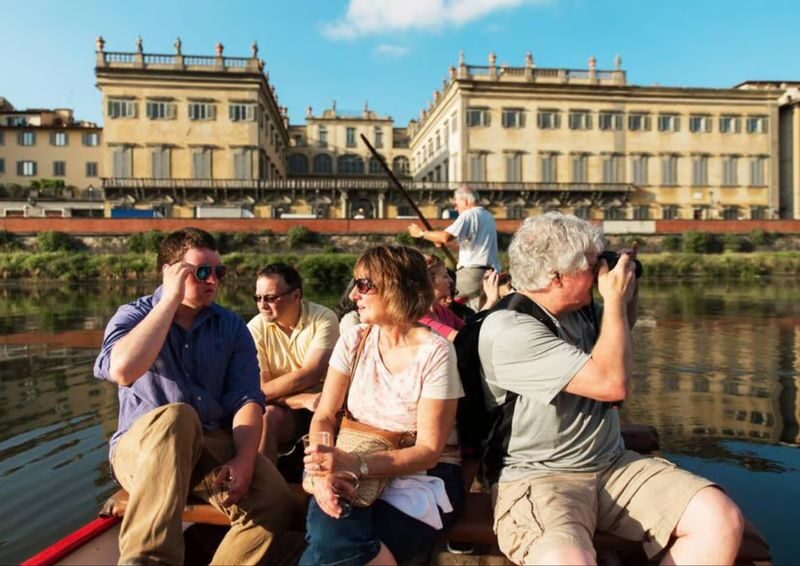 Florence Traditional Gondola Guided Boat Tour on the Arno River - Should you book the Florentine barchetto tour?