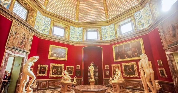 Florence: Uffizi Priority Ticket & Masterpieces Audio Guide - Fast-Track Entry and Entrance Assistance