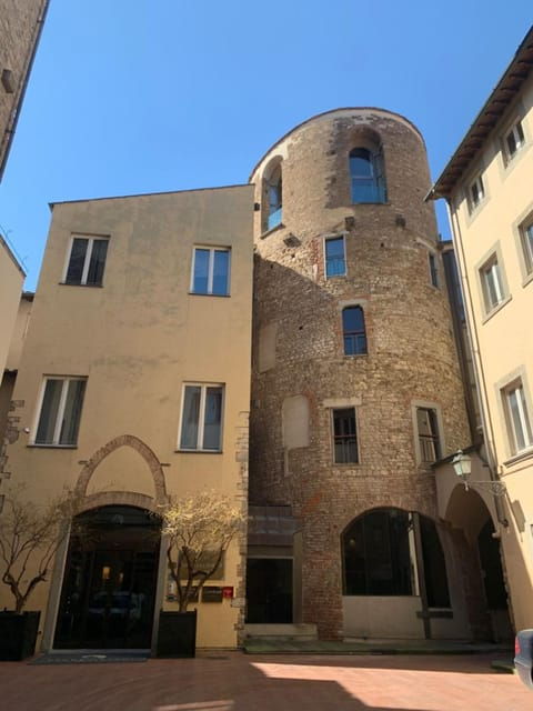 Florence Walking Tour: Gems and Secrets. Only Small Groups. - Small Group Experience