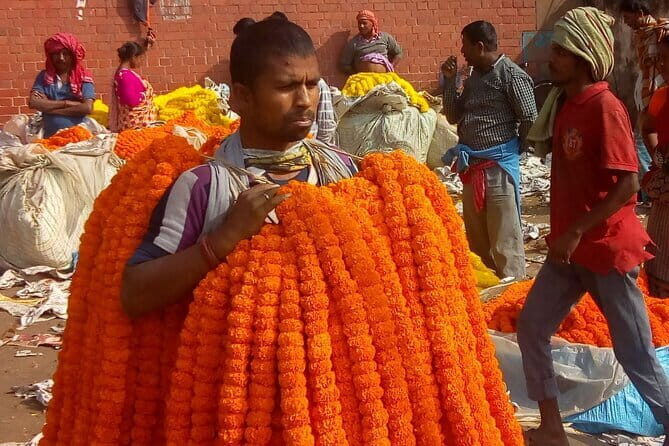 Flower Market Colors and Ganges Ghat Experience - Timing and Practical Details