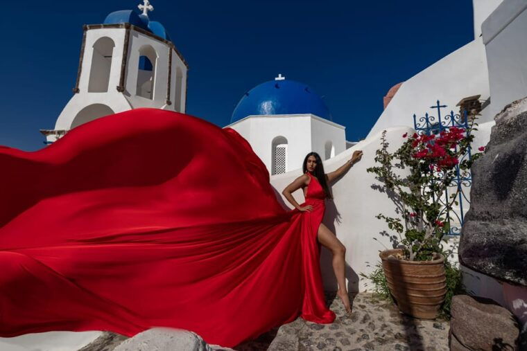 Flying Dress Santorini - The Dresses and How They Enhance Your Photos