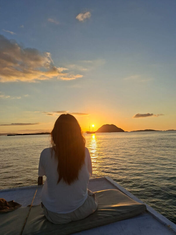 Flying Fox Sunset Cruise Private Boat Charter Komodo Labuan Bajo - Comfort, safety and sensible packing