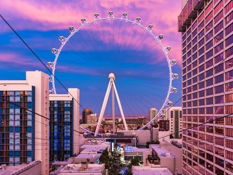 FlyLINQ Zipline Experience in Las Vegas - A short flight with a high-up view