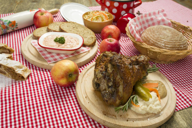 Folkloric Dinner Show Experience in Prague - How the price stacks up