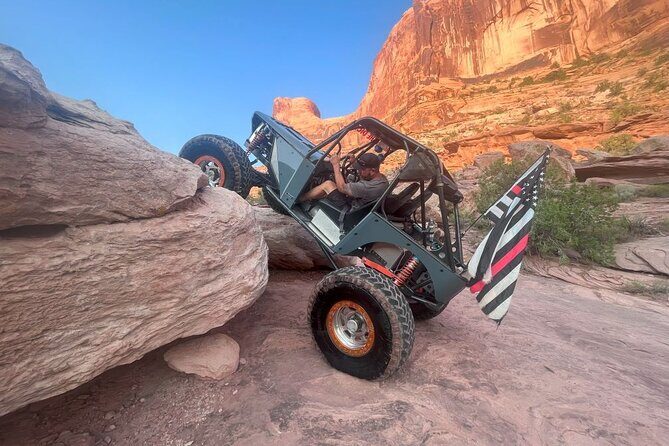 Follow Along and Ride Along Off Road Jeep Tours in Moab Utah - What to Expect from the Experience
