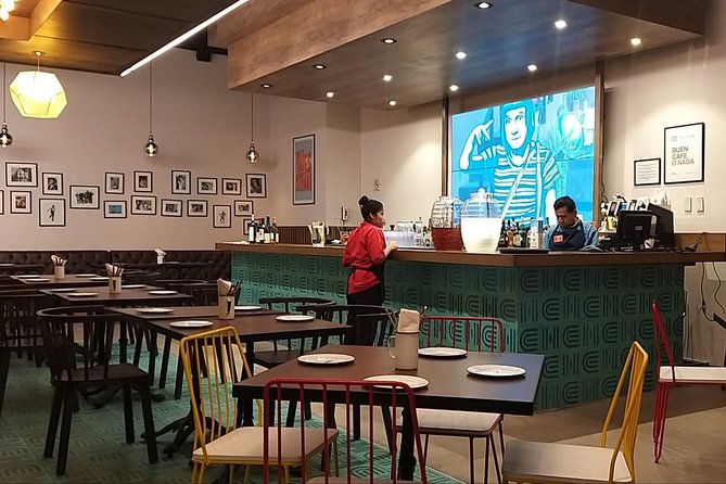 Follow Me, Good Guys! Let's Go to the Chanfle and Recontrachanfle... and Shop!! - Select Date and Travelers