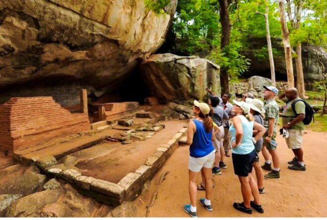 Fom Negombo: Sigiriya Rock & Ancient City of Polonnaruwa - Exploring Polonnaruwa Ancient City