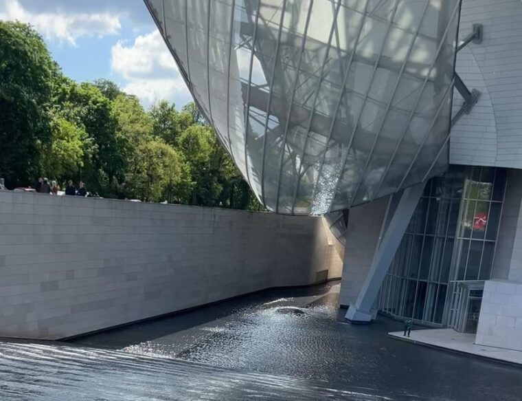 Fondation Louis Vuitton: Ticket Entry & Private Tour - Customer Feedback