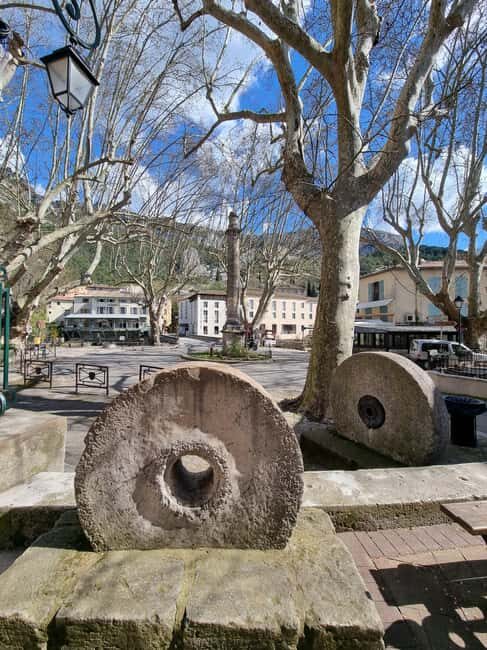 Fontaine-de-Vaucluse: Guided tour, the Mysteries of the Gouffre Open to all - Value and Pricing