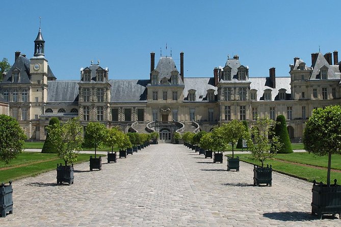 Fontainebleau and Barbizon Half Day Guided Tour From Paris by Minivan - Feedback on the Tour Guide and Experience