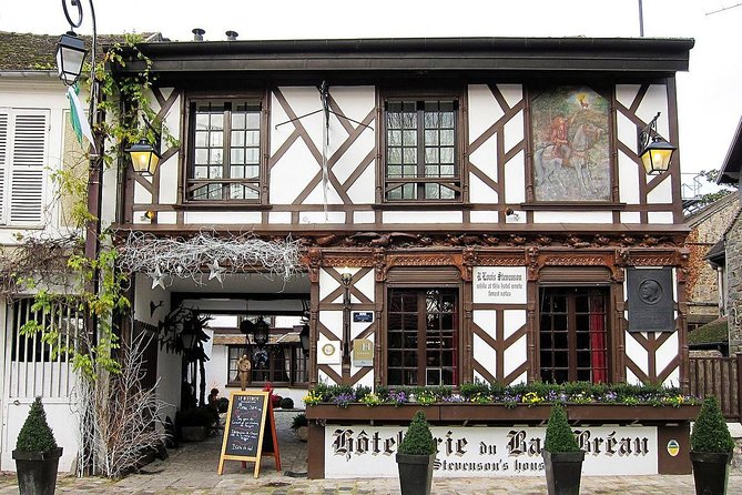 Fontainebleau and Barbizon Half Day Guided Tour From Paris by Minivan - Common Questions