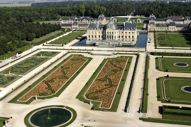 Fontainebleau and Vaux Le Vicomte Castles Day Trip From Paris - Common Questions