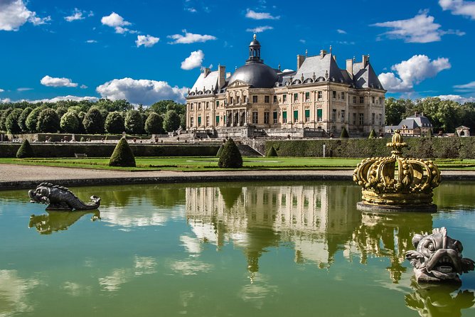 Fontainebleau and Vaux Le Vicomte Private Day Tour From Paris - Common Questions