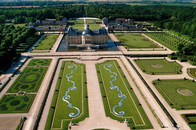 Fontainebleau, Barbizon and Vaux Le Vicomte - Day Trip From Your Hotel in Paris - Lunch in Barbizon