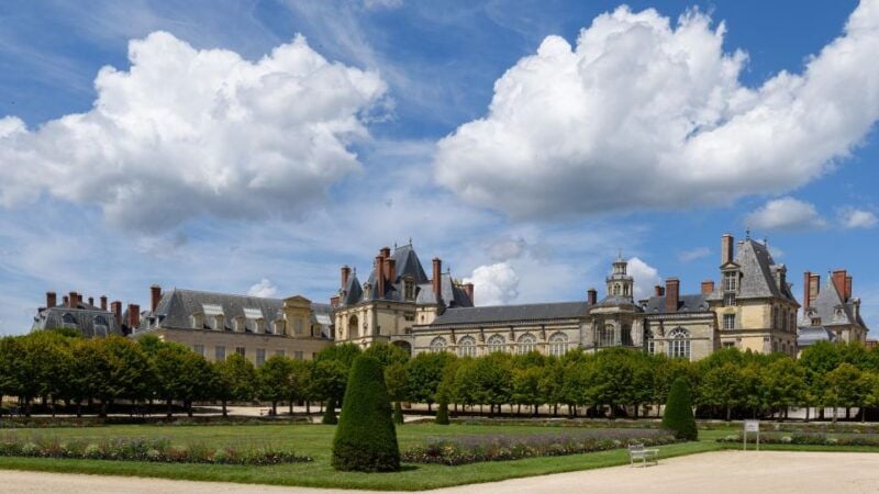 Fontainebleau: Palace Private Guided Tour With Ticket - Tour Duration and Pricing Details