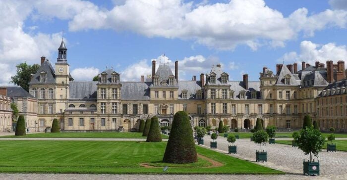 Fontainebleau: Palace Private Guided Tour With Ticket - Restrictions and Recommendations for Visitors