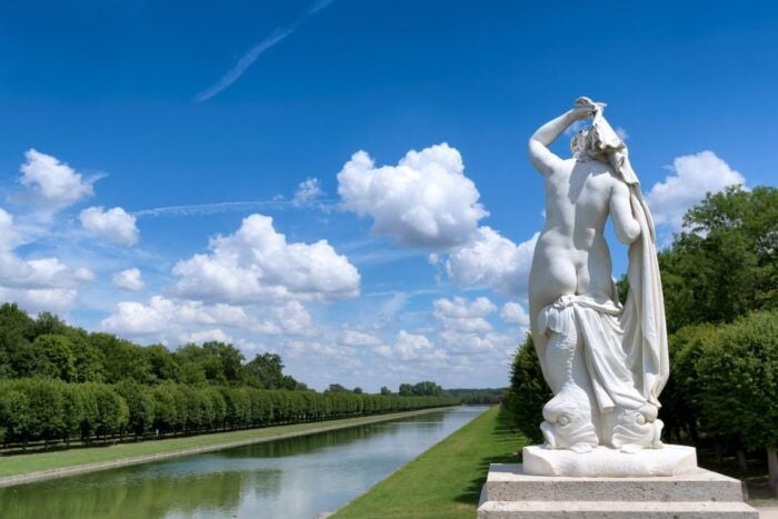 Fontainebleau: Palace Private Guided Tour With Ticket - Meeting Point and Access Information