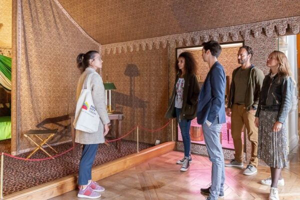 Fontainebleau & Vaux-Le-Vicomte Châteaux Day Tour From Paris - Common Questions