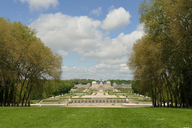 Fontainebleau & Vaux-Le-Vicomte Trip With Local Guide & Private Transportation - Common Questions