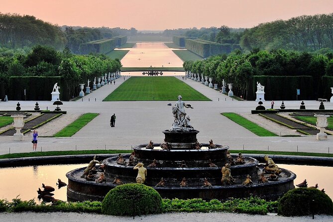 Fontainebleau — Versailles, Trianon & Gardens Small-Group From Paris by Minivan - Selecting Date and Travelers