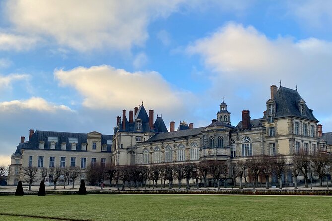 Fontainebleau — Versailles, Trianon & Gardens Small-Group From Paris by Minivan - Reviews