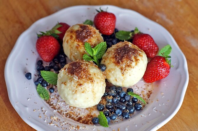 Food & History Tour of Historic Prague With a Local - Tour Overview