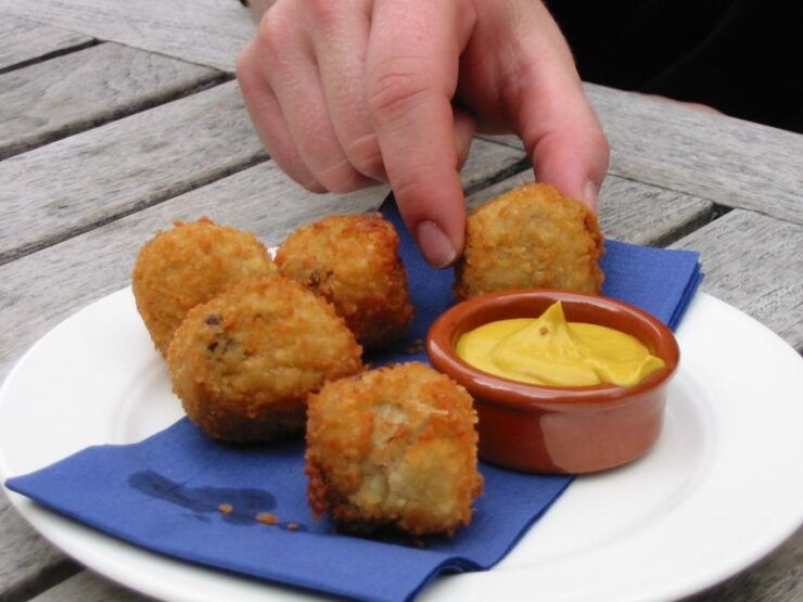 Food Tour Utrecht: Try Out 7 Dutch Bites - Gouda Cheese Tasting
