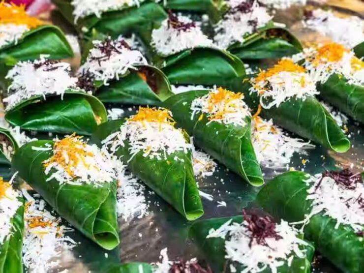 Food Walking Tour of Pune: 7 Local Food Tastings - Vada Pav - Punes Iconic Street Snack
