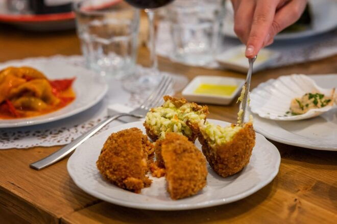 Food & Wine Tour in Rome With a Sommelier | Small-Group - First Stop: Local Trattoria