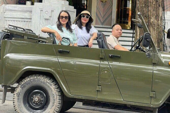 Foodie Streets Jeep Car with Guide - The Practical Side: Transport, Food, and Group Dynamics