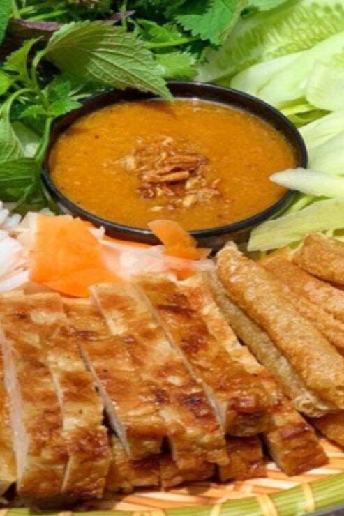 Foodie Tour in Hanoi: Taste 7+ Dishes and Visit Train Street - Experience Highlights