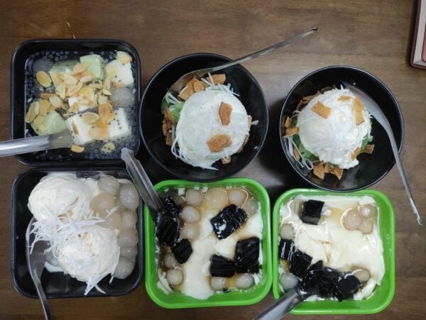 Foodie Tour in Hanoi: Taste 7+ Dishes and Visit Train Street - Booking Information