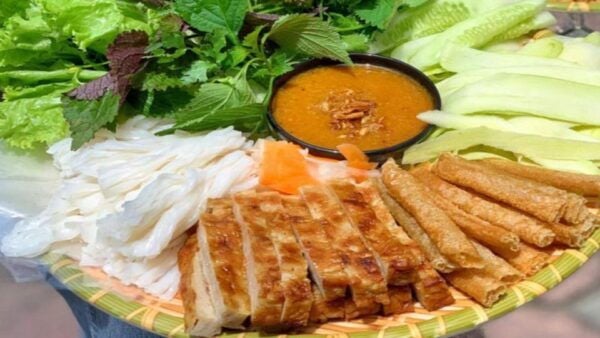 Foodie Tour in Hanoi: Taste 7+ Dishes and Visit Train Street - Tips for Foodie Tour