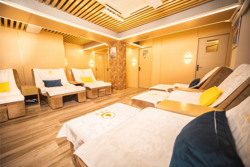 Foot Spa Moment - Massage & Steam Experience | Acupressure Massage | Aroma Massage | Head Spa | Steam | North Point - A North Point spa built around massage and heat