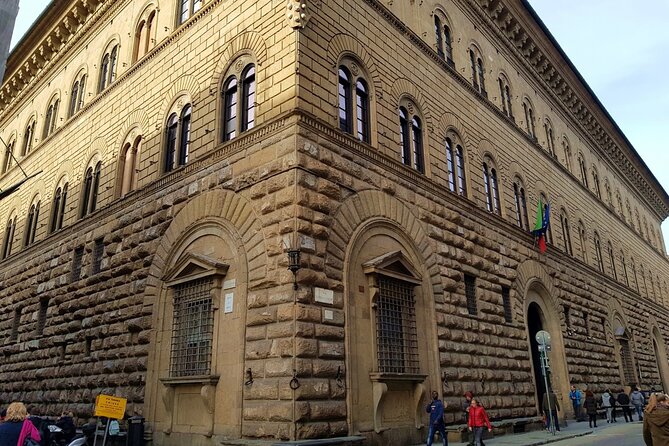 Footsteps of Medici Tour With Wine Tasting in Florence - Meeting Points