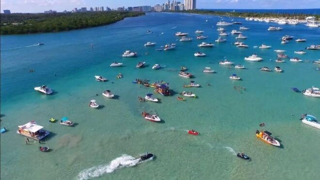 Fort Lauderdale: 11 People Private Boat Rental - Features of the Boat