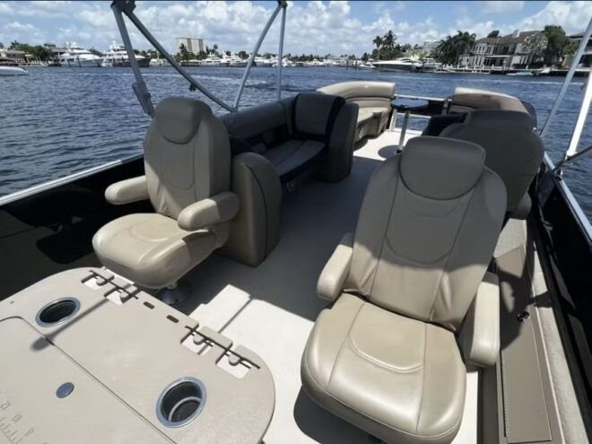 Fort Lauderdale: 12 People Private Pontoon Rental - Group Setting