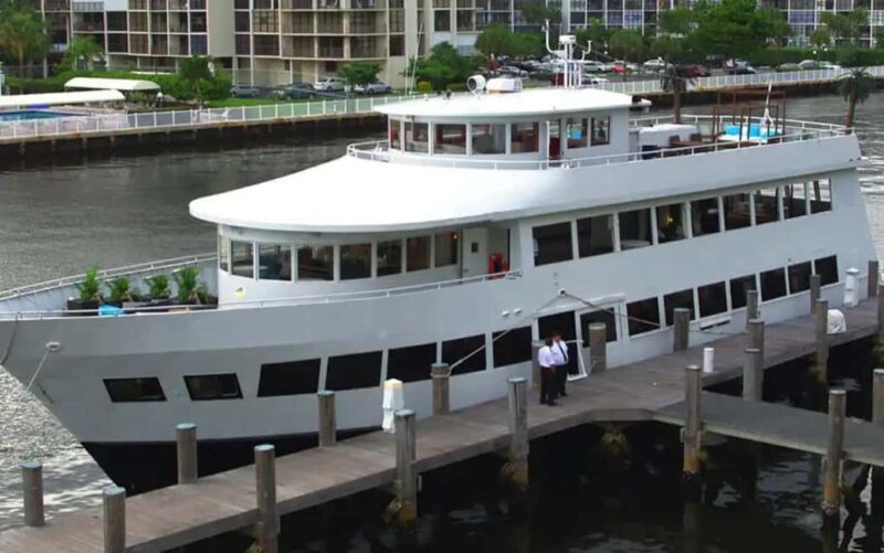 Fort Lauderdale: Musette Yacht New Year's Eve Party Cruise - Is It Worth the Price?