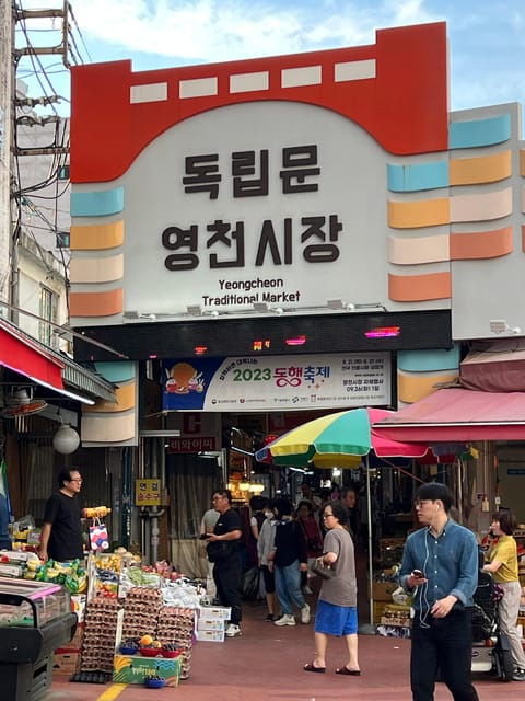 Fortress Night Hike & Snack at a Local Market - Itinerary Breakdown