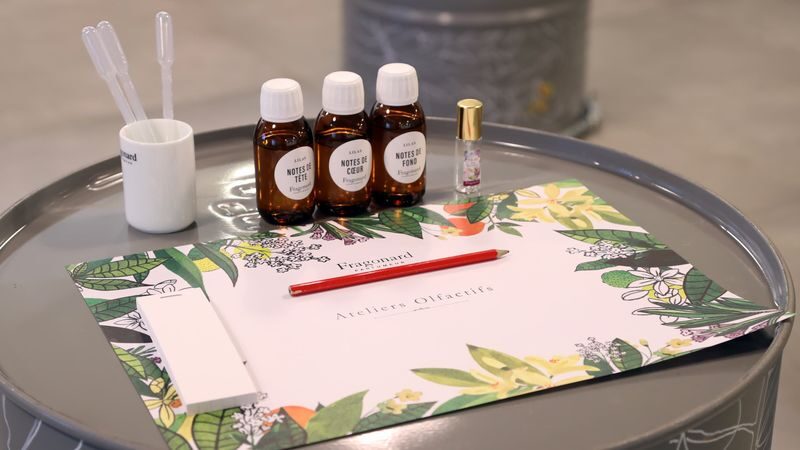 Fragonard Museum Mini-Perfume Workshop Experience Tour - Getting there and choosing a language