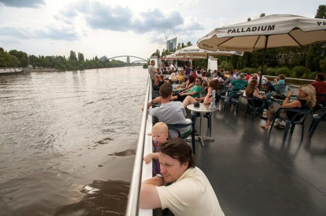 Frankfurt: 1-Hour Panorama Boat Cruise on the River Main - Public Transportation Options