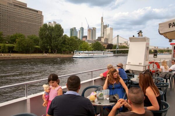 Frankfurt: 1-Hour Panorama Boat Cruise on the River Main - Parking and Car Access