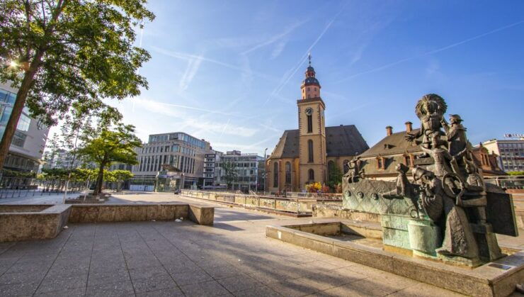 Frankfurt: Best Photogenic Spots Tour With a Local - Duration and Live Tour Guide Availability