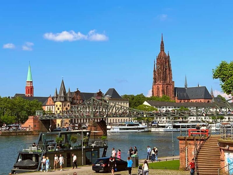 Frankfurt: Christmas Old Town Walking Tour (2 hours in German) - Why This Tour Is Worth It