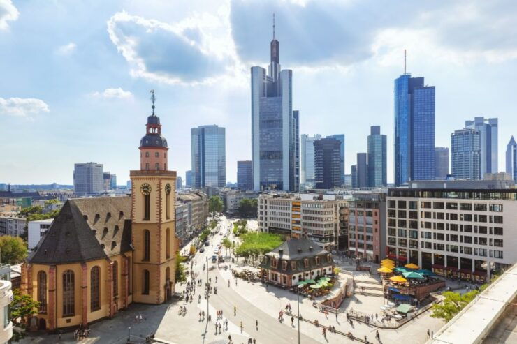 Frankfurt: City Exploration Game and Tour - Experience Highlights