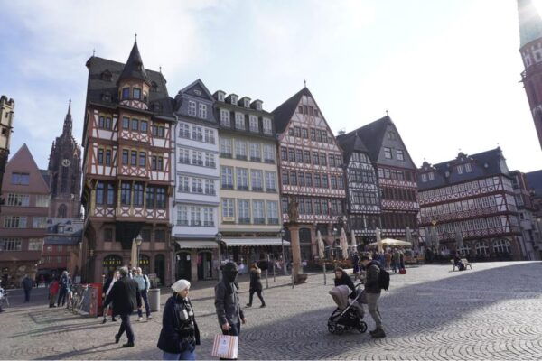 Frankfurt: Criminal Hunt at Night - Accessibility Options Available