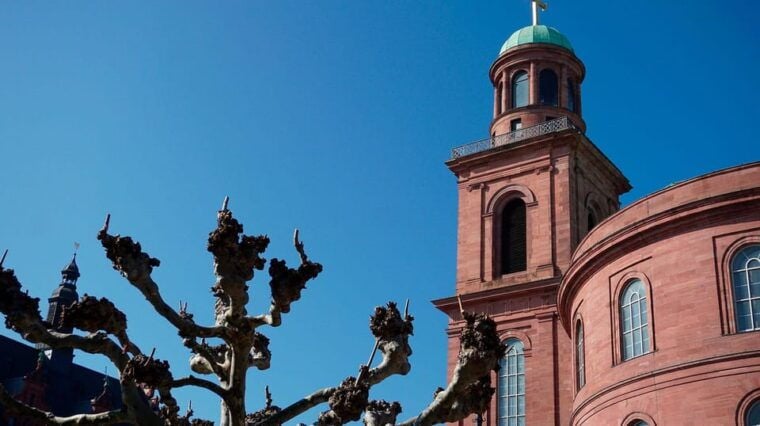 Frankfurt: Discover the heart of Frankfurt - a city tour in Russian - Practical Details and Tips