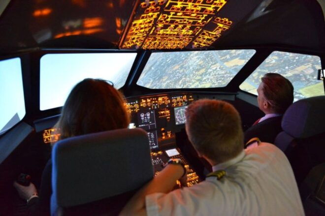 Frankfurt-Egelsbach: 1-Hour Airbus A320 Flight Simulator - Fly With Friends or Family in the Passenger Cabin