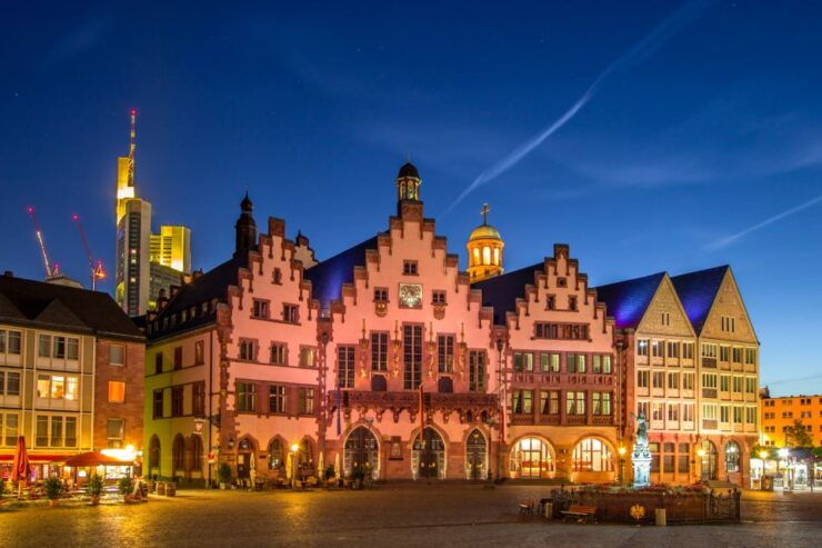 Frankfurt: First Discovery Walk and Reading Walking Tour - Language Options
